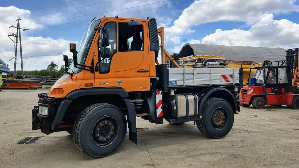 MERCEDES-BENZ Unimog U400 - Traktor komunal: foto 4 MERCEDES-BENZ Unimog U400 - Traktor komunal: foto 4