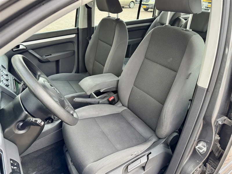 Volkswagen Touran 1.2 TSI 105pk 7 Pers LMV export - Veturë: foto 5 Volkswagen Touran 1.2 TSI 105pk 7 Pers LMV export - Veturë: foto 5