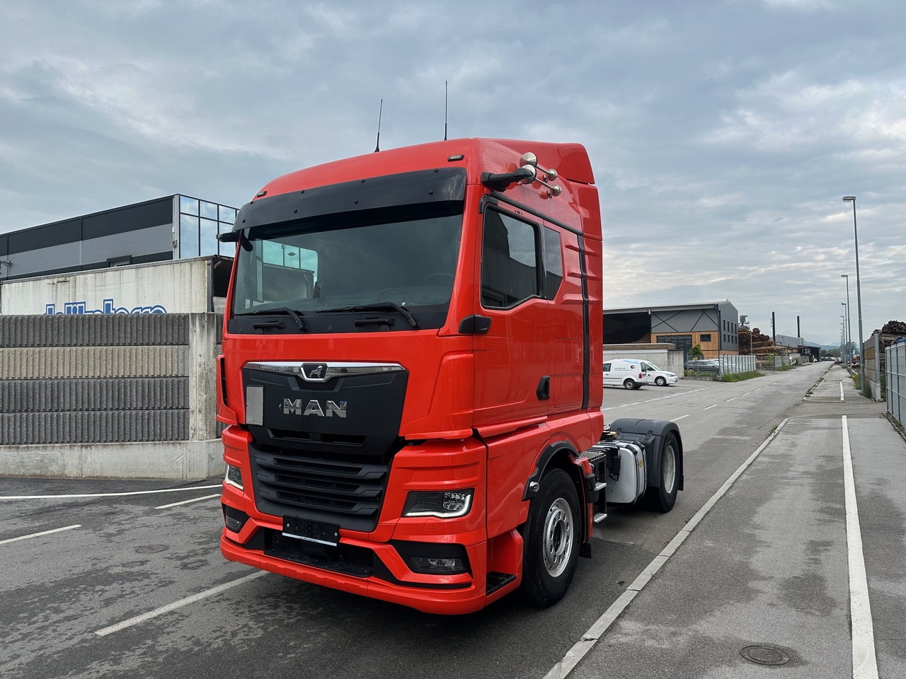 MAN TGX 18.520 4X2 LL Intarder Hydravlika ALU led TV - Gjysmë-kamion: foto 2 MAN TGX 18.520 4X2 LL Intarder Hydravlika ALU led TV - Gjysmë-kamion: foto 2