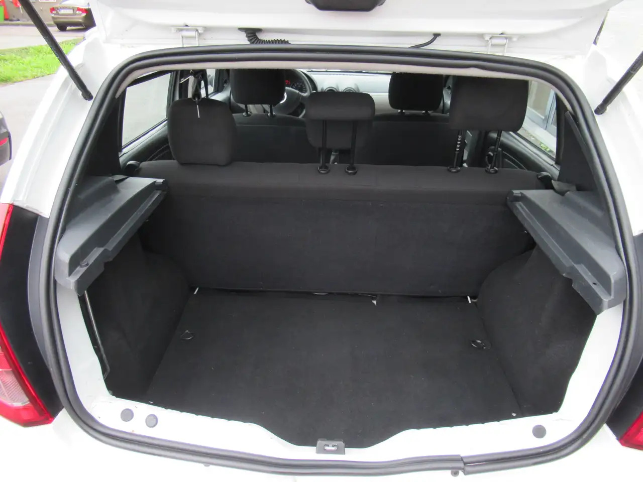 Dacia Sandero Sandero 1.2i Ambiance - Veturë: foto 5 Dacia Sandero Sandero 1.2i Ambiance - Veturë: foto 5