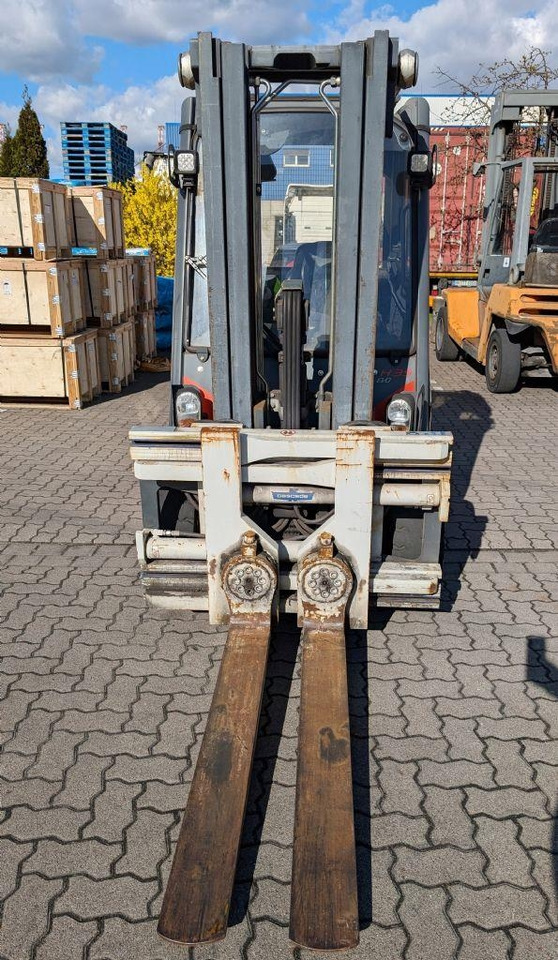 Linde H35D-02 EVO - Pirun më naftë: foto 4 Linde H35D-02 EVO - Pirun më naftë: foto 4
