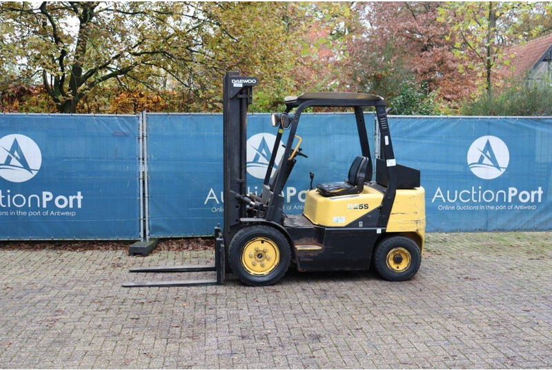 Daewoo D25-3 - Pirun më naftë: foto 1 Daewoo D25-3 - Pirun më naftë: foto 1