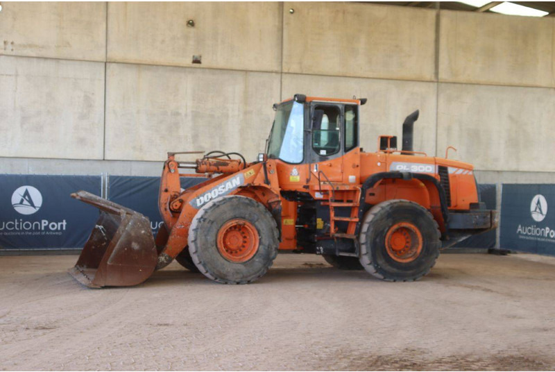 Doosan DL300 - Fadrom me goma: foto 1 Doosan DL300 - Fadrom me goma: foto 1