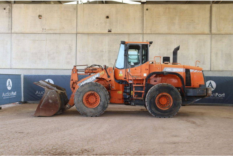 Doosan DL300 - Fadrom me goma: foto 2 Doosan DL300 - Fadrom me goma: foto 2