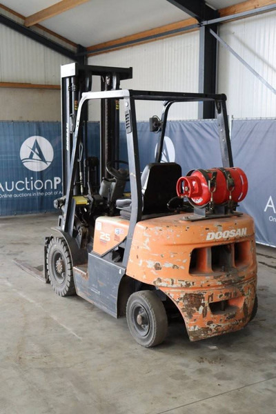 Doosan G25G-5 - Pirun më gaz: foto 4 Doosan G25G-5 - Pirun më gaz: foto 4