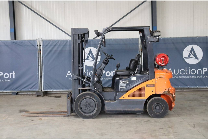 Doosan G25N-7 - Pirun më gaz: foto 2 Doosan G25N-7 - Pirun më gaz: foto 2