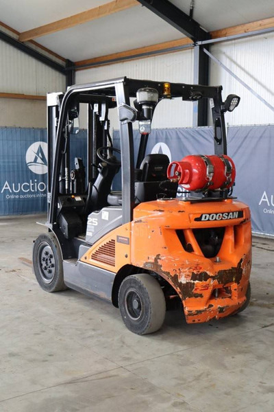 Doosan G25N-7 - Pirun më gaz: foto 4 Doosan G25N-7 - Pirun më gaz: foto 4