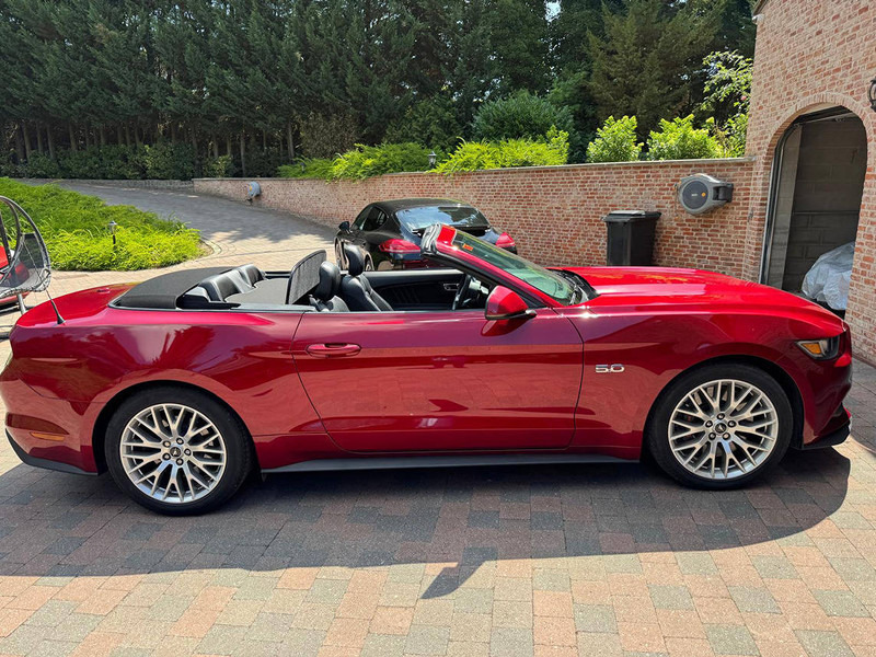 Ford Mustang GT Convertible - Sedan: foto 4 Ford Mustang GT Convertible - Sedan: foto 4