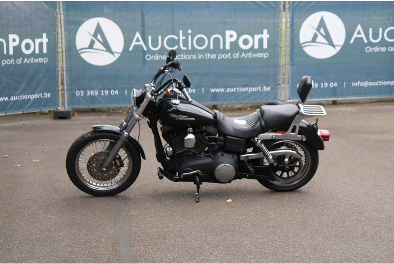 Harley-Davidson Dyna Street Bob - Motoçikleta: foto 1 Harley-Davidson Dyna Street Bob - Motoçikleta: foto 1