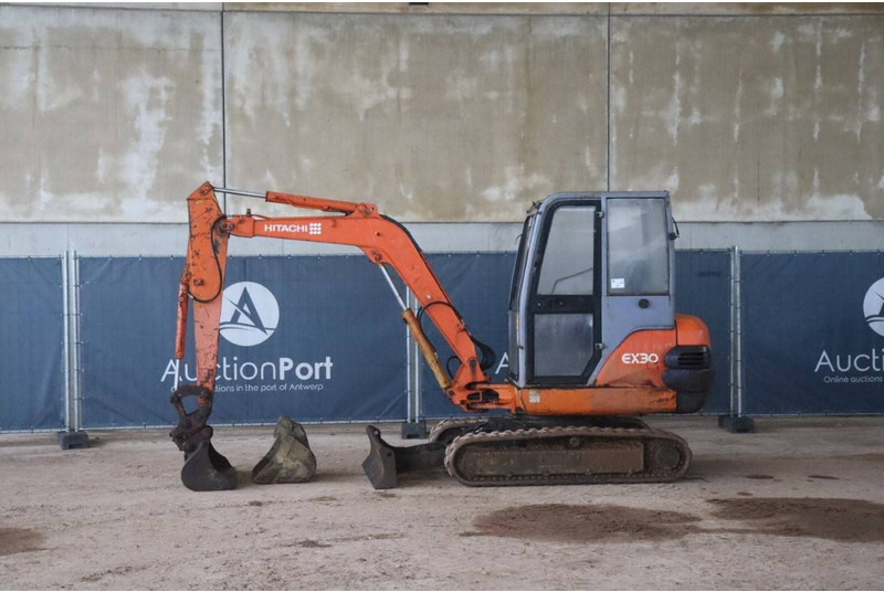 Hitachi EX30-2 - Ekskavator me zinxhirë: foto 1 Hitachi EX30-2 - Ekskavator me zinxhirë: foto 1