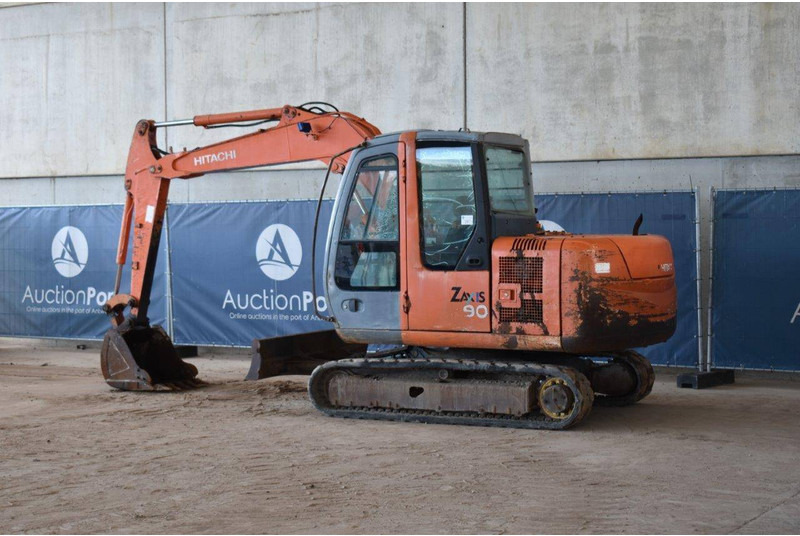 Hitachi ZX60 - Ekskavator me zinxhirë: foto 3 Hitachi ZX60 - Ekskavator me zinxhirë: foto 3