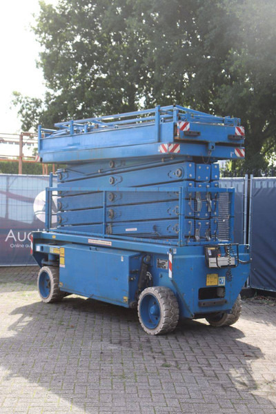Holland lift Combistar N-165EL12 - Ngritës gërshërë: foto 4 Holland lift Combistar N-165EL12 - Ngritës gërshërë: foto 4
