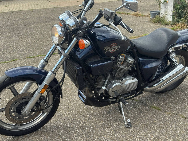 Honda Magna VF750C - Motoçikleta: foto 1 Honda Magna VF750C - Motoçikleta: foto 1