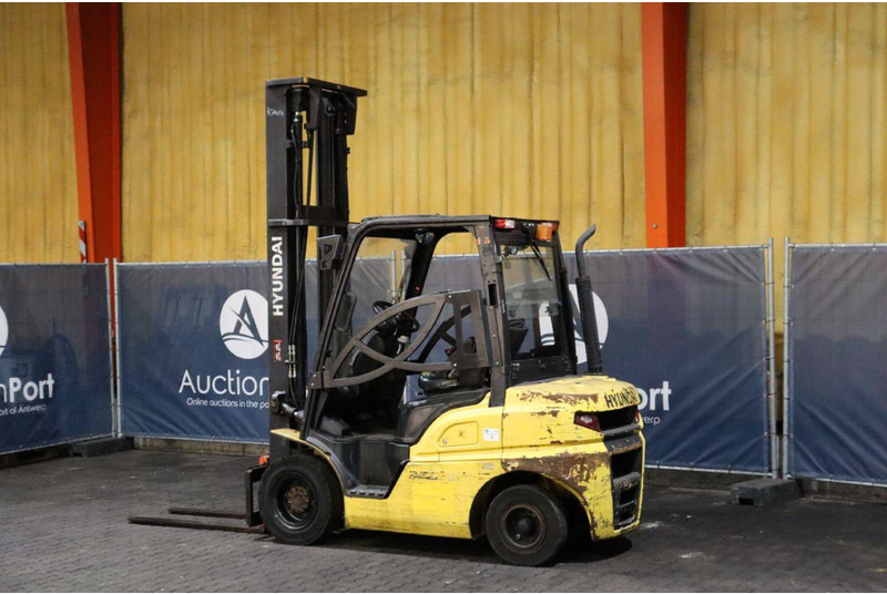 Hyundai 25D-9 - Pirun më naftë: foto 3 Hyundai 25D-9 - Pirun më naftë: foto 3