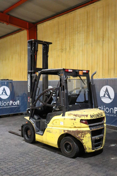 Hyundai 25D-9 - Pirun më naftë: foto 4 Hyundai 25D-9 - Pirun më naftë: foto 4