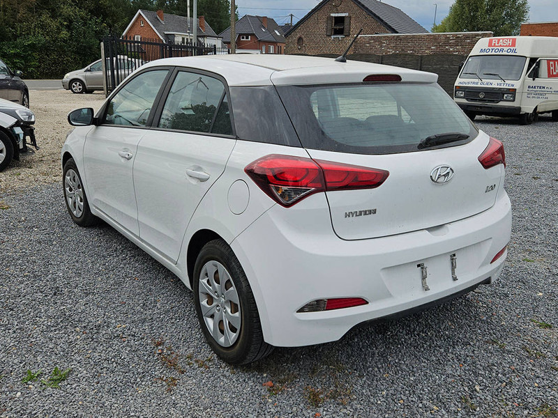Hyundai i20 1.2 - Sedan: foto 1 Hyundai i20 1.2 - Sedan: foto 1