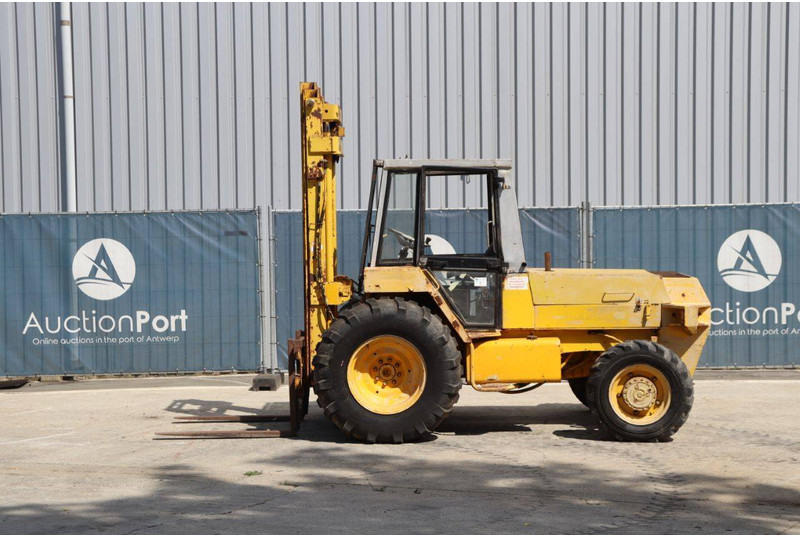 JCB 926 - Ngarkues me pirun për terren të ashpër: foto 2 JCB 926 - Ngarkues me pirun për terren të ashpër: foto 2