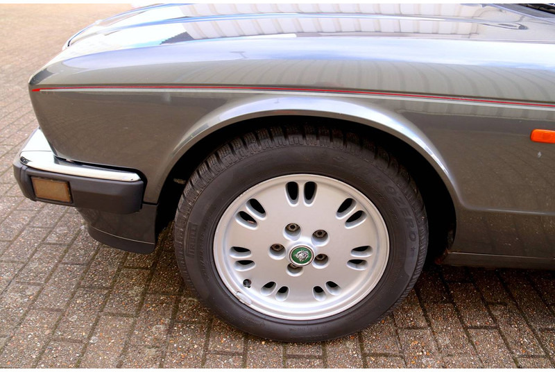 Jaguar XJ-12 - Veturë: foto 5 Jaguar XJ-12 - Veturë: foto 5