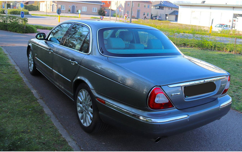 Jaguar XJ-6 3.0 Sovereign - Veturë: foto 3 Jaguar XJ-6 3.0 Sovereign - Veturë: foto 3