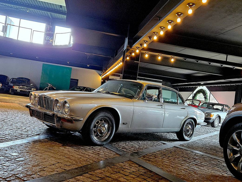 Jaguar XJ (series II) 4.2 Automatic - Veturë: foto 2 Jaguar XJ (series II) 4.2 Automatic - Veturë: foto 2