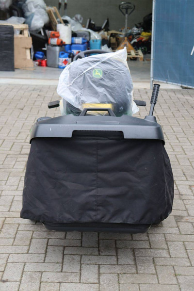 John Deere X350R - Korrëse bari i kopshtit: foto 5 John Deere X350R - Korrëse bari i kopshtit: foto 5