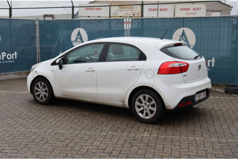 Kia New Rio - Sedan: foto 3 Kia New Rio - Sedan: foto 3