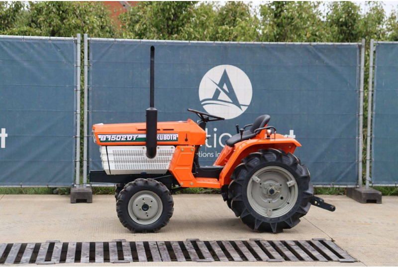 Kubota B1502DT - Traktor: foto 1 Kubota B1502DT - Traktor: foto 1