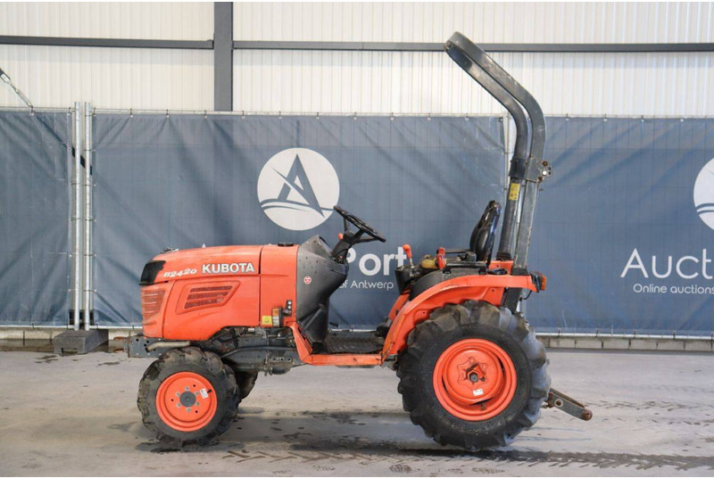 Kubota B2420 - Traktor: foto 2 Kubota B2420 - Traktor: foto 2