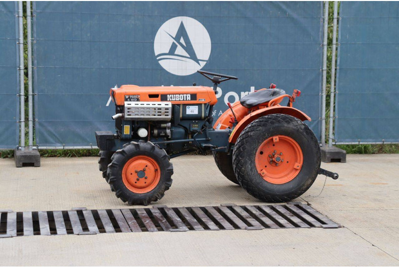 Kubota B7000 - Traktor: foto 1 Kubota B7000 - Traktor: foto 1