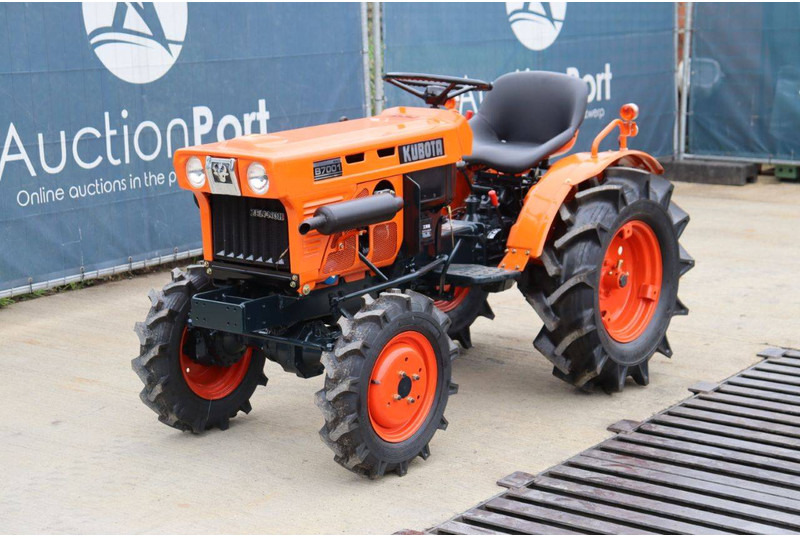 Traktor Kubota B7001DT: foto 9