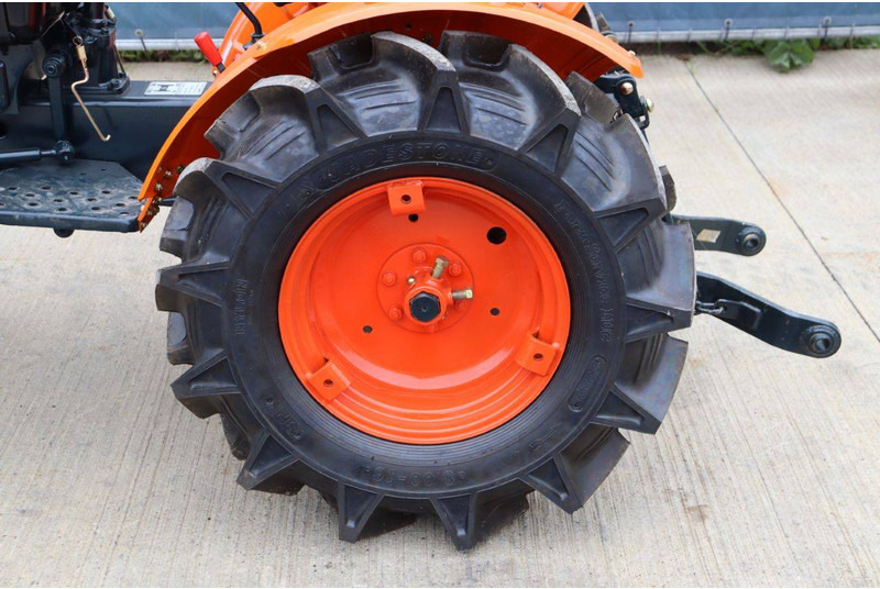 Traktor Kubota B7001DT: foto 16