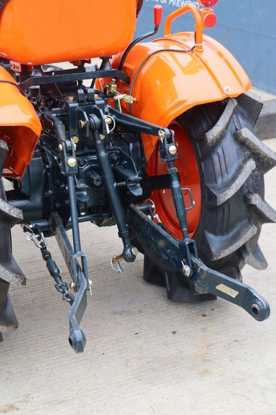 Traktor Kubota B7001DT: foto 18