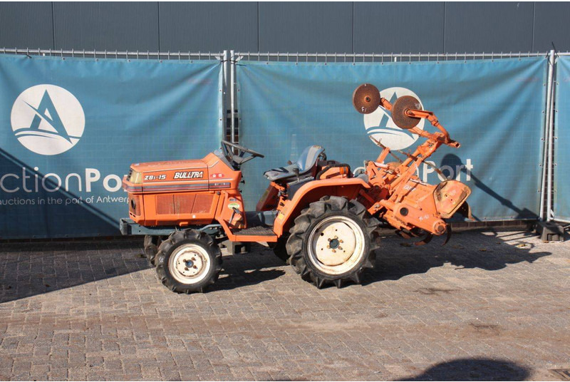 Kubota Bulltra ZB1-15 - Traktor: foto 1 Kubota Bulltra ZB1-15 - Traktor: foto 1