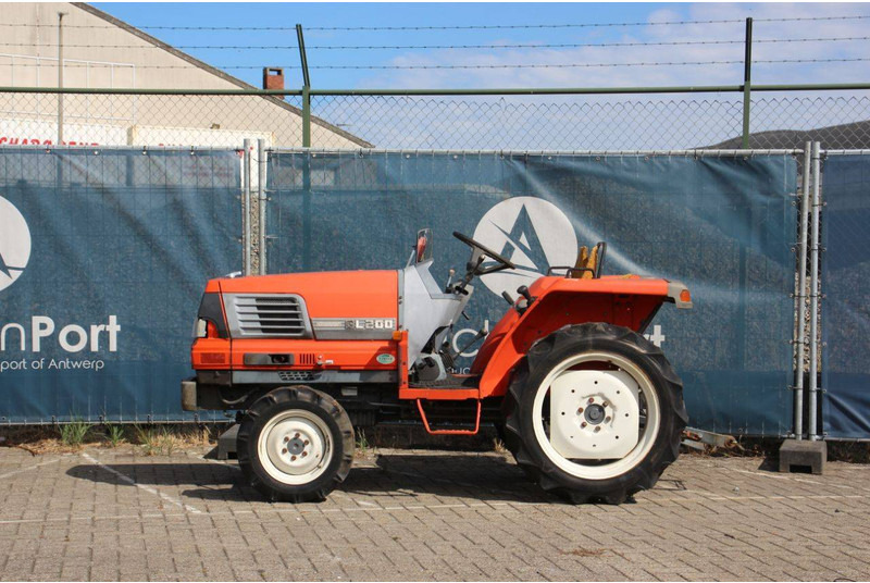 Kubota GL200 - Traktor: foto 2 Kubota GL200 - Traktor: foto 2