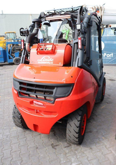 Linde H40T-02 - Pirun më gaz: foto 5 Linde H40T-02 - Pirun më gaz: foto 5