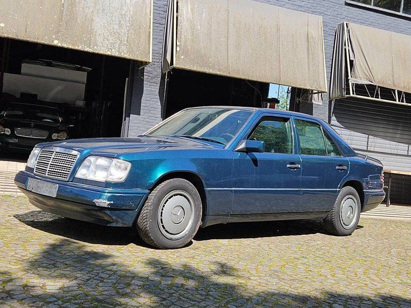 Mercedes-Benz E-Klasse 200D Automatic - Veturë: foto 2 Mercedes-Benz E-Klasse 200D Automatic - Veturë: foto 2