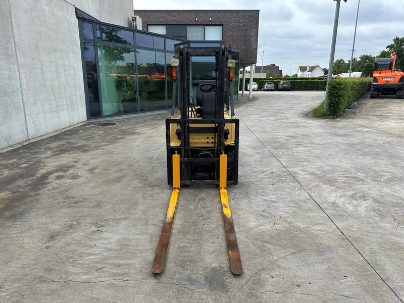 Mitsubishi FG15 - Pirun ngritës: foto 2 Mitsubishi FG15 - Pirun ngritës: foto 2