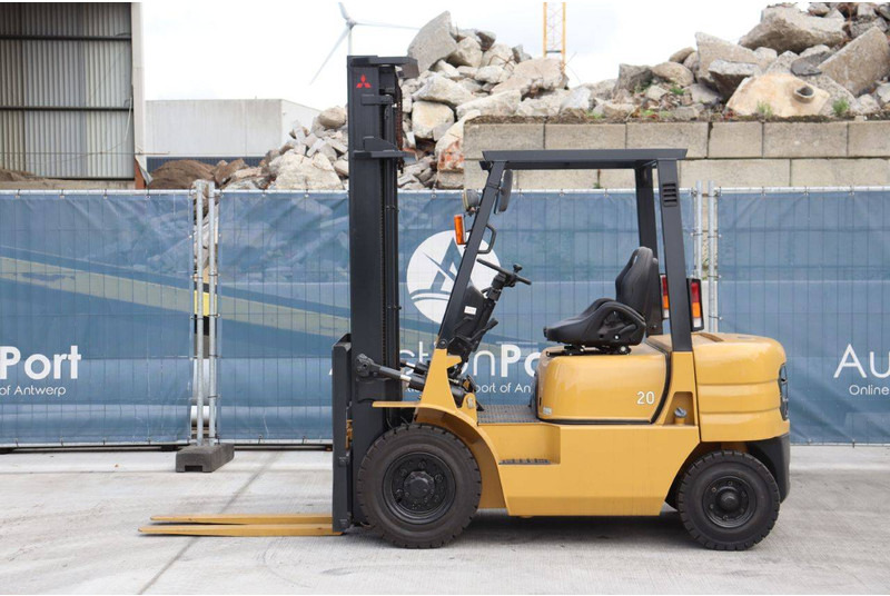 Mitsubishi FG20T - Pirun ngritës: foto 2 Mitsubishi FG20T - Pirun ngritës: foto 2