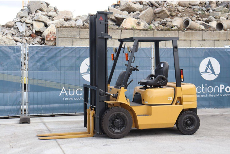 Mitsubishi FG20T - Pirun ngritës: foto 1 Mitsubishi FG20T - Pirun ngritës: foto 1