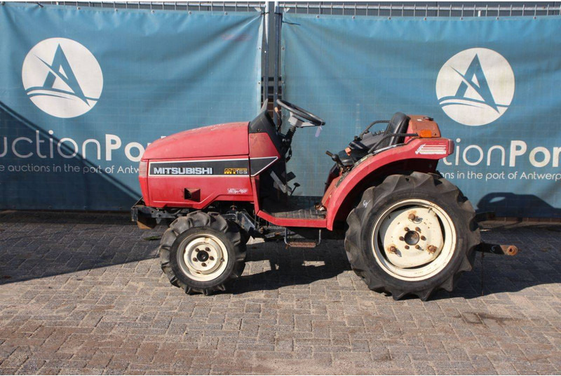 Mitsubishi MT165 - Traktor: foto 2 Mitsubishi MT165 - Traktor: foto 2