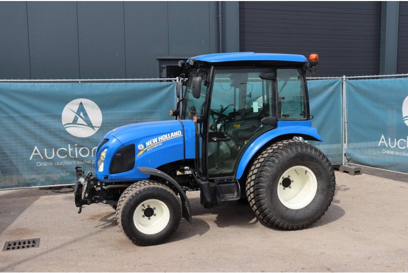 New Holland Boomer 50 - Traktor: foto 1 New Holland Boomer 50 - Traktor: foto 1