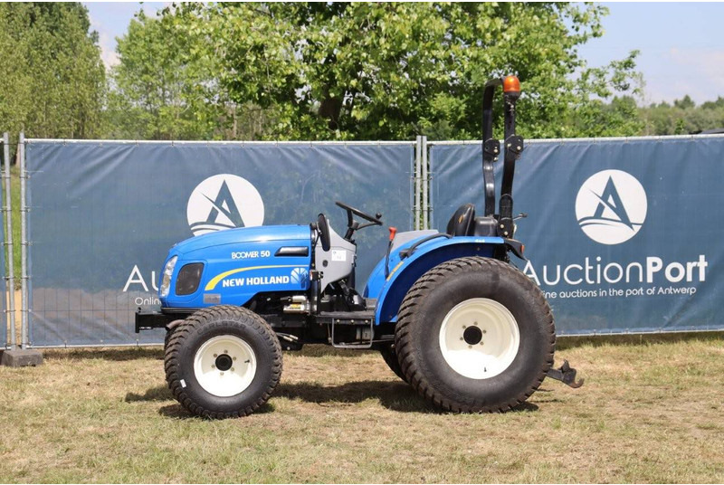 New Holland Boomer 50HST - Traktor: foto 1 New Holland Boomer 50HST - Traktor: foto 1
