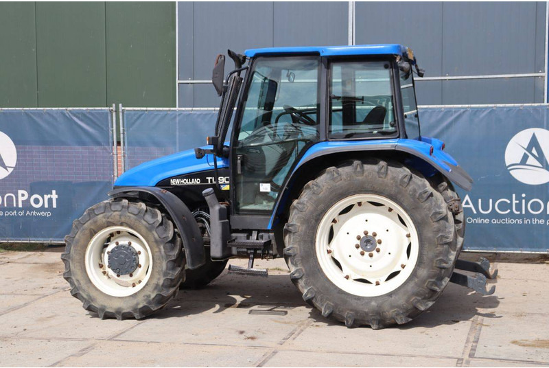 New Holland TL90 - Traktor: foto 3 New Holland TL90 - Traktor: foto 3