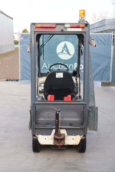 Nissan 4CBT2 - Pirun elektrik: foto 5 Nissan 4CBT2 - Pirun elektrik: foto 5