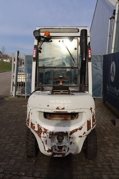 Nissan U1D2A25LQ - Pirun më naftë: foto 5 Nissan U1D2A25LQ - Pirun më naftë: foto 5