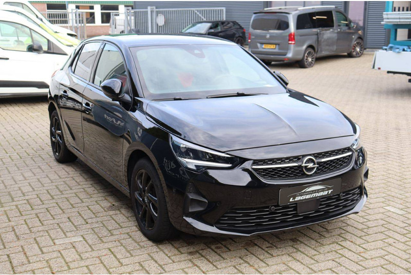 Sedan Opel Corsa: foto 7
