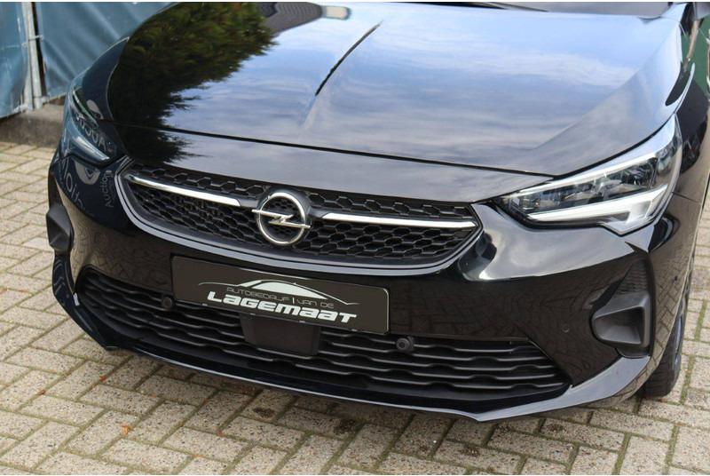 Sedan Opel Corsa: foto 10