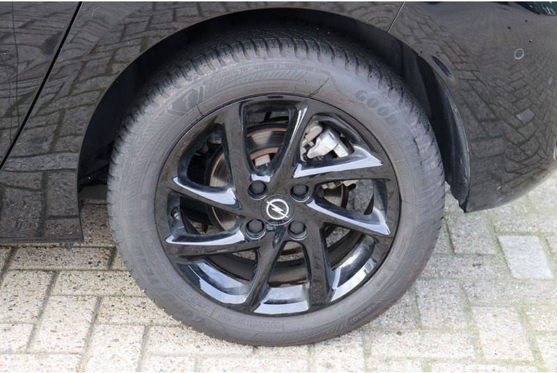 Sedan Opel Corsa: foto 13