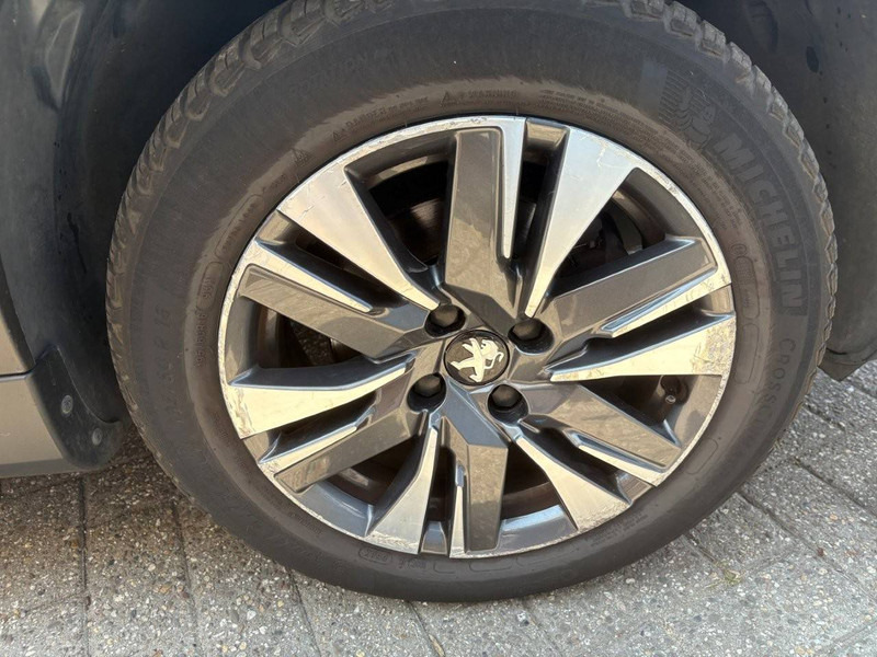 SUV Peugeot 2008 SUV: foto 14 SUV Peugeot 2008 SUV: foto 14