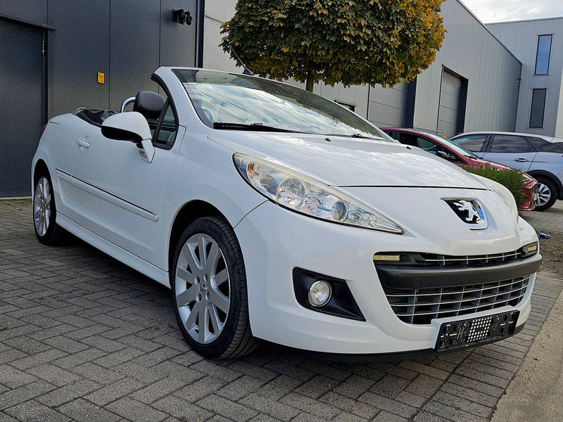 Peugeot 207 CC 1.6 VTI - Sedan: foto 4 Peugeot 207 CC 1.6 VTI - Sedan: foto 4